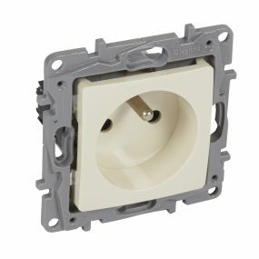 Legrand Niloé - Stopcontact 2P+A 16A steeklemmen creme + spanklauwen - 664636